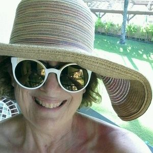 Meet your Posher, Sharla